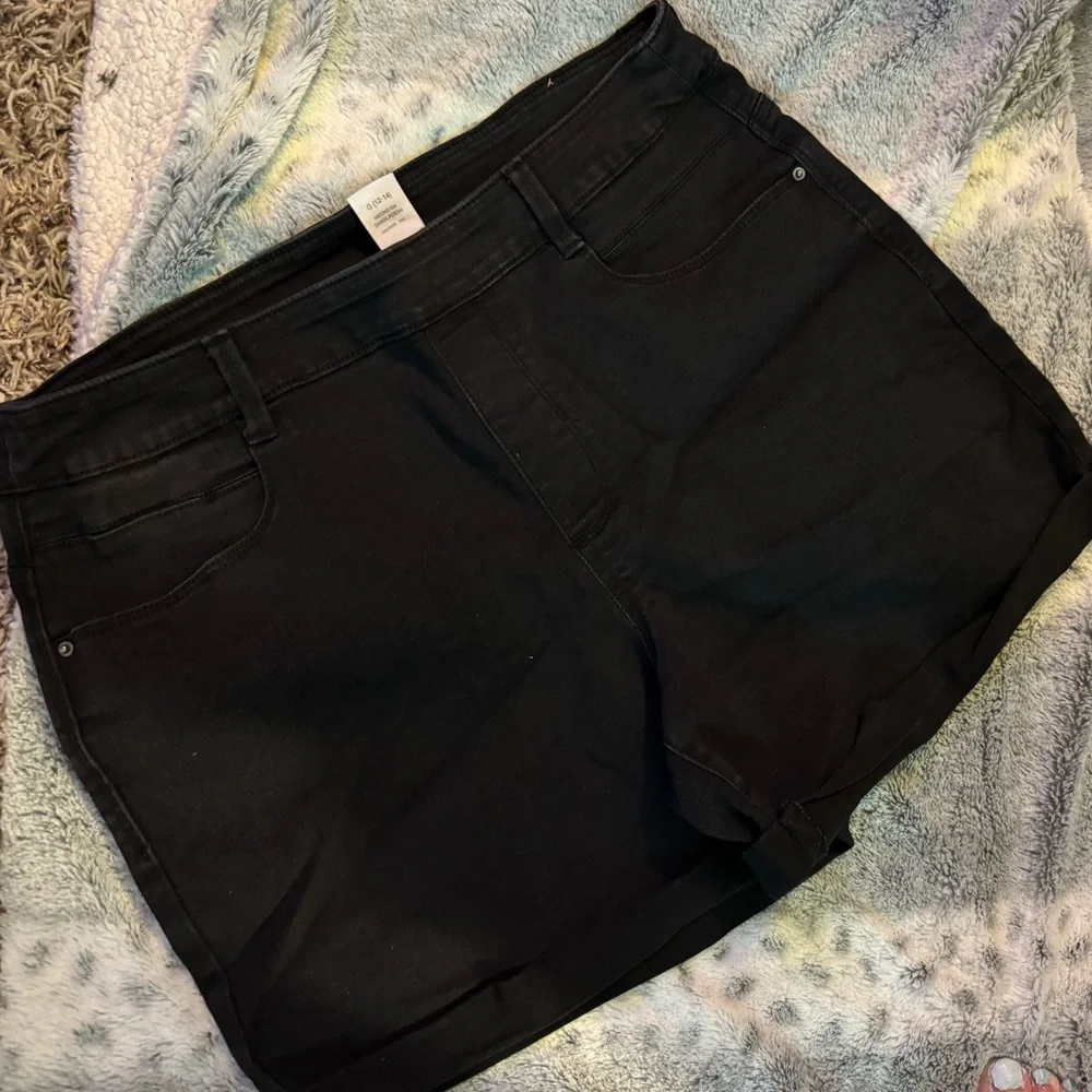 Black dressy shorts - Picture 4 of 6